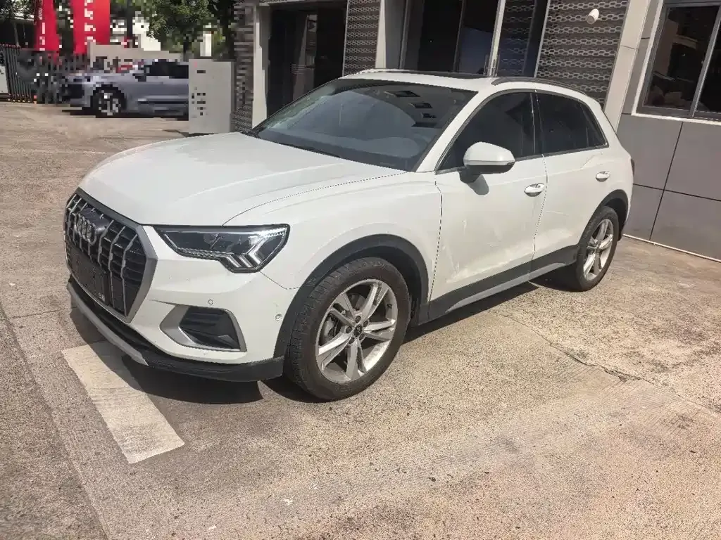 Audi Q3 — фото 1