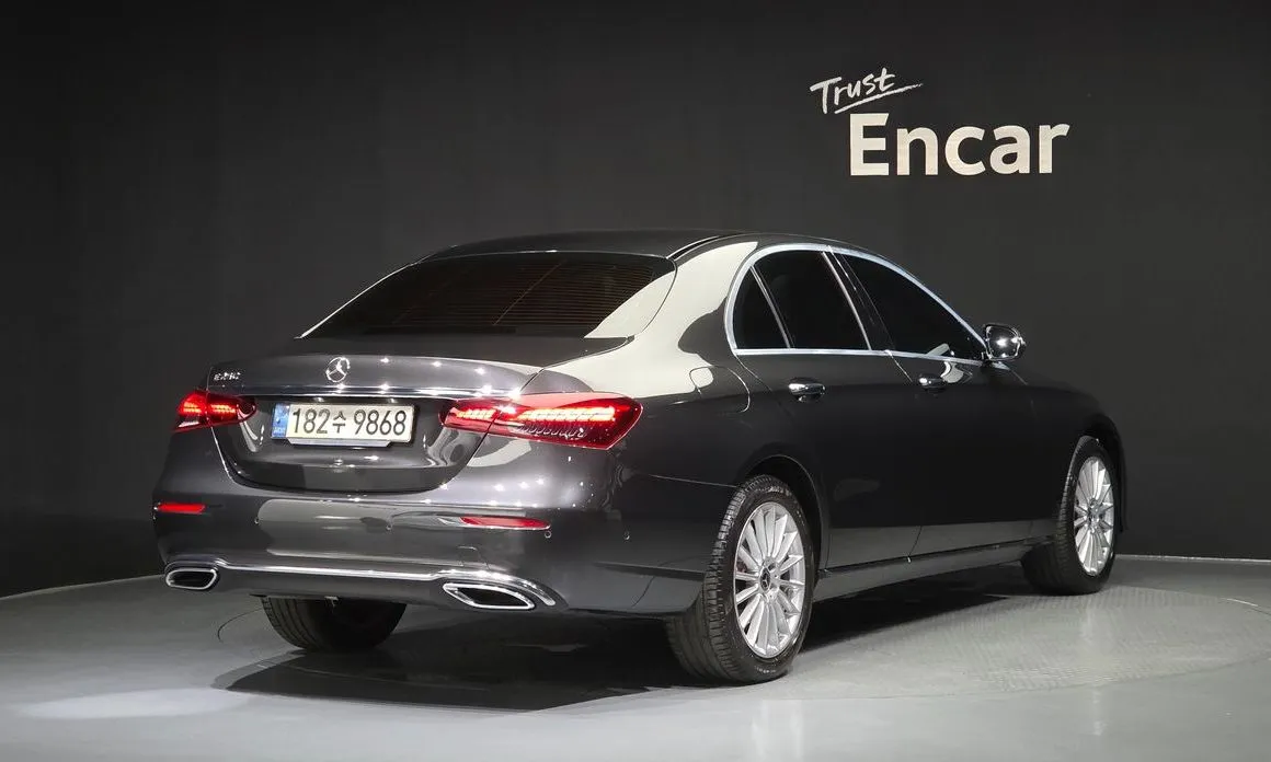 Mercedes-Benz E-Class — фото 6