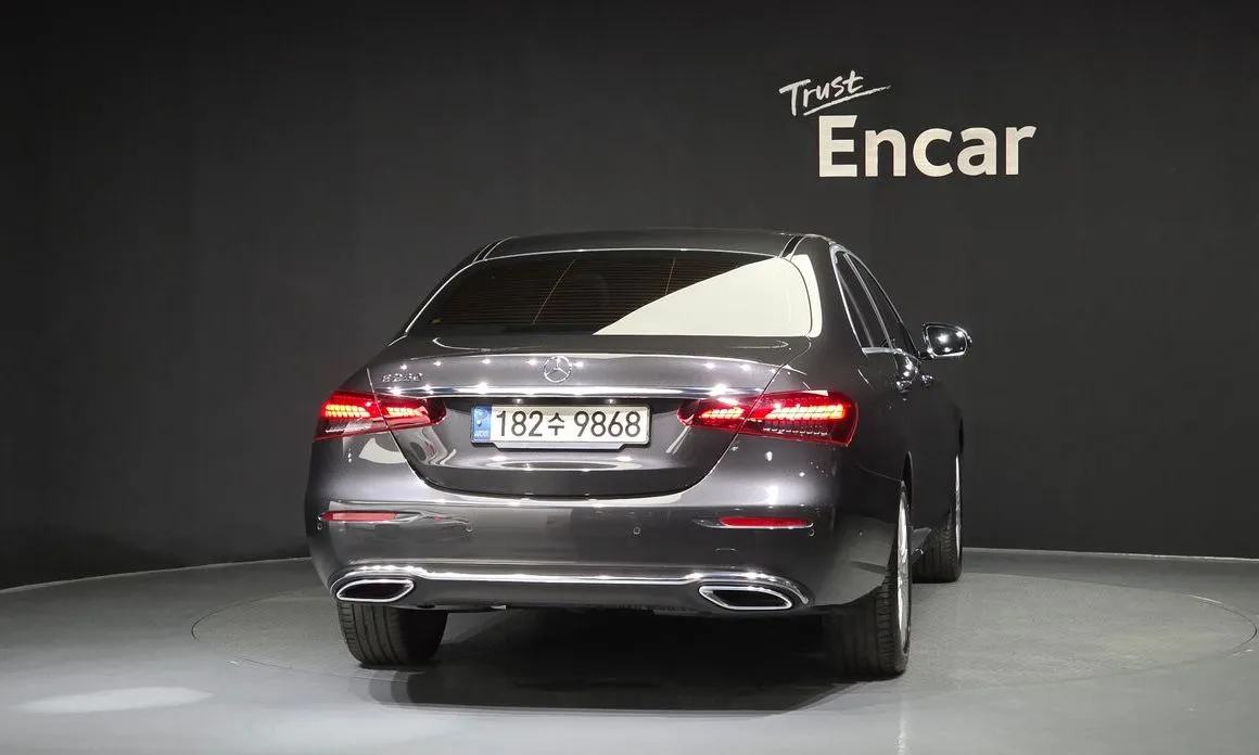 Mercedes-Benz E-Class — фото 10