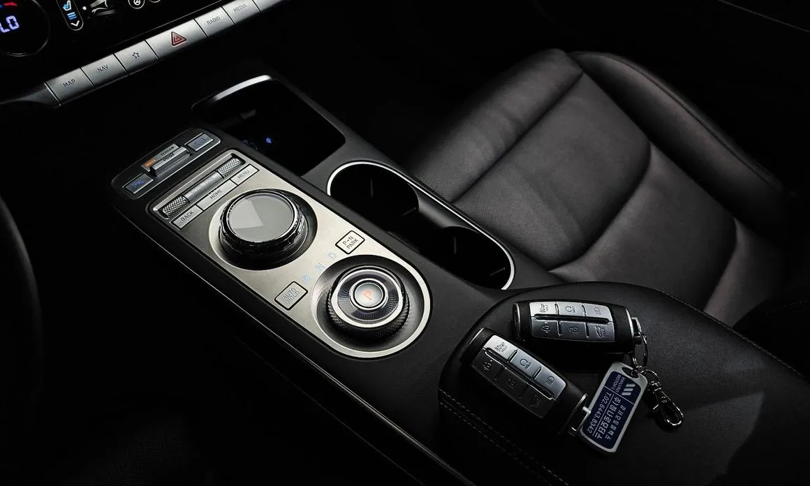Genesis GV70 — фото 2