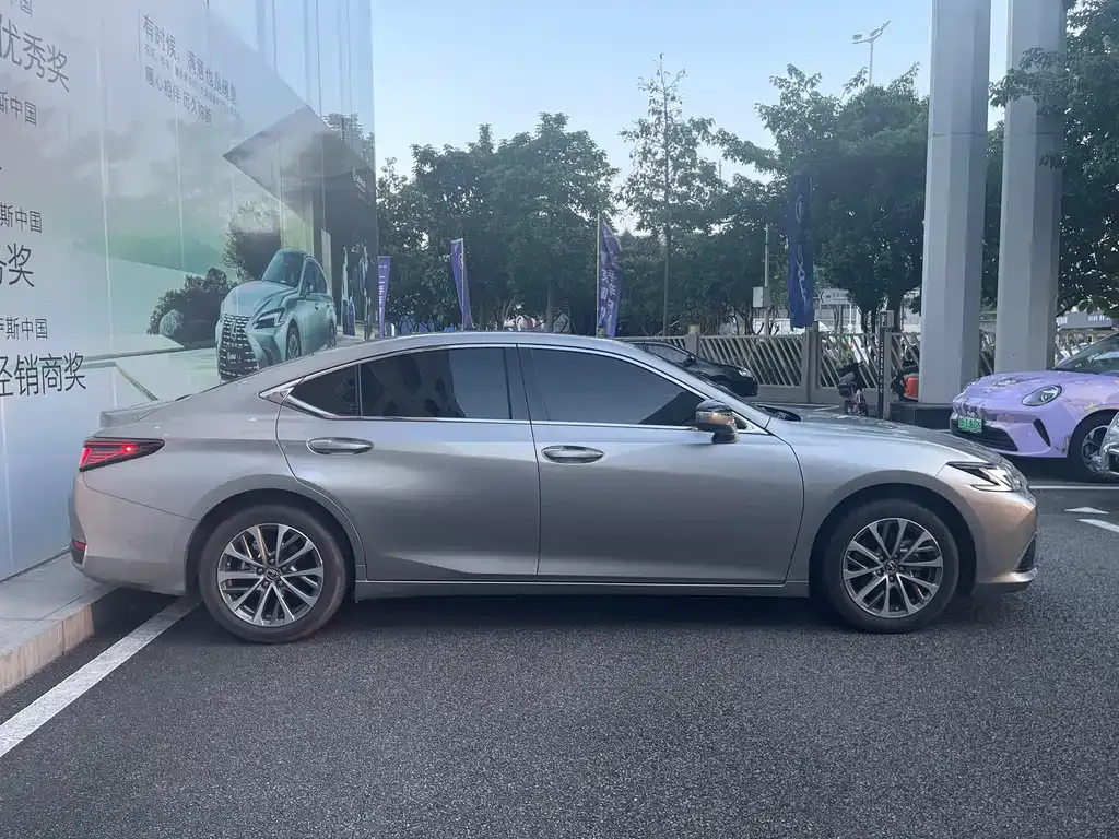 Lexus ES — фото 8