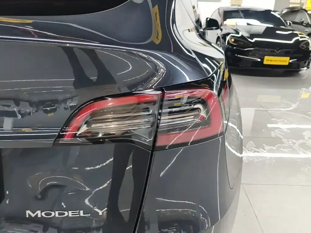 Tesla Model Y — фото 9