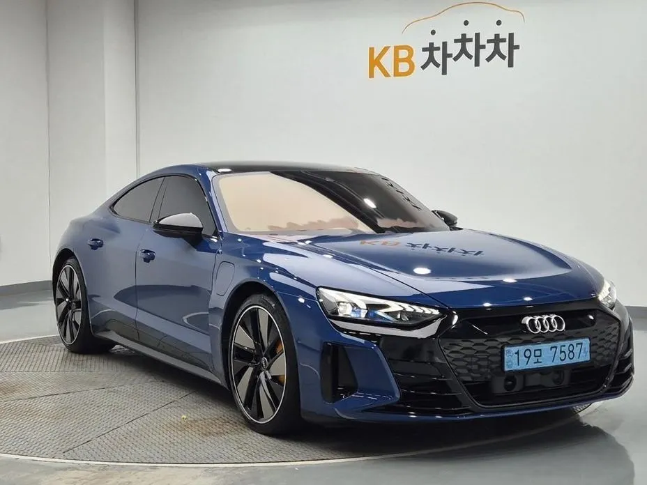 Audi e-tron GT — фото 3