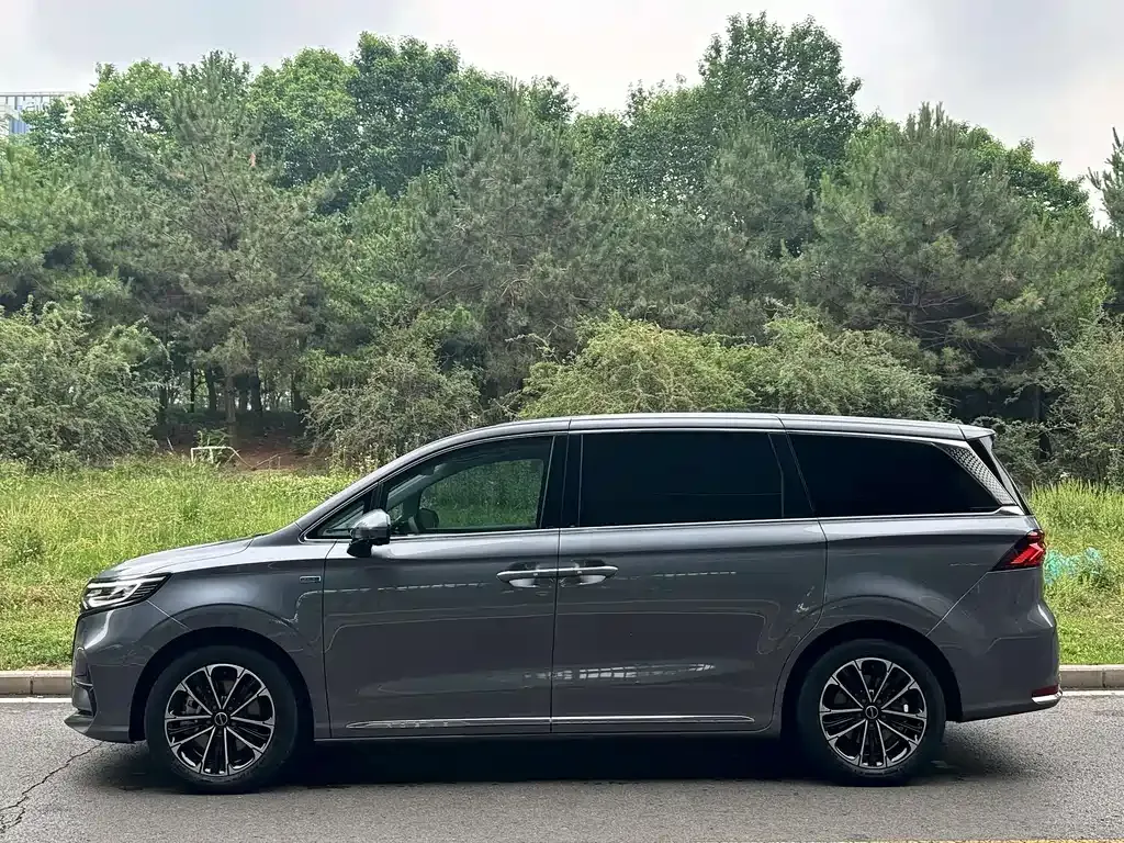 Roewe iMAX8 — фото 6
