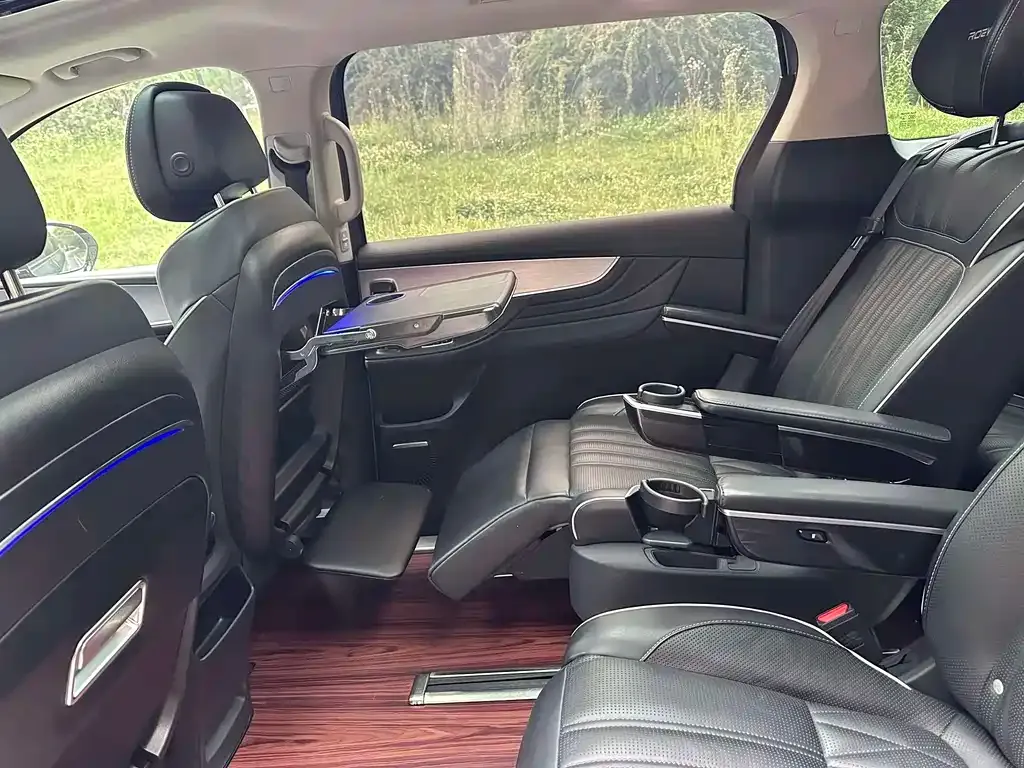 Roewe iMAX8 — фото 2