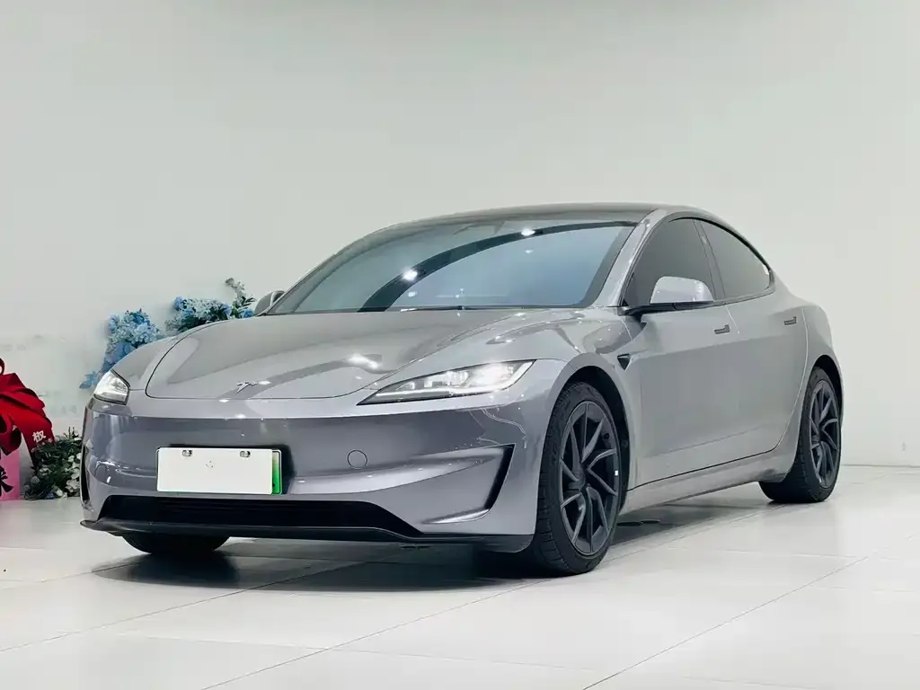 Tesla Model 3 — фото 1