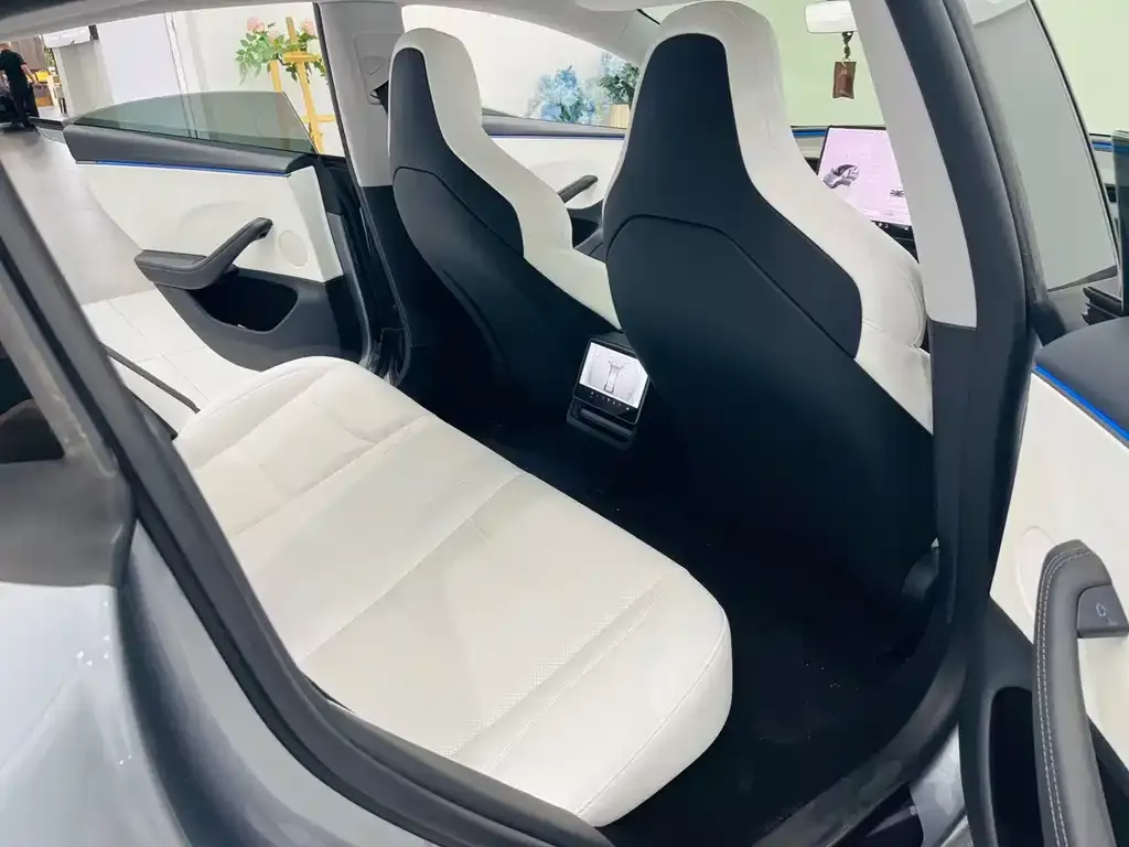 Tesla Model 3 — фото 2
