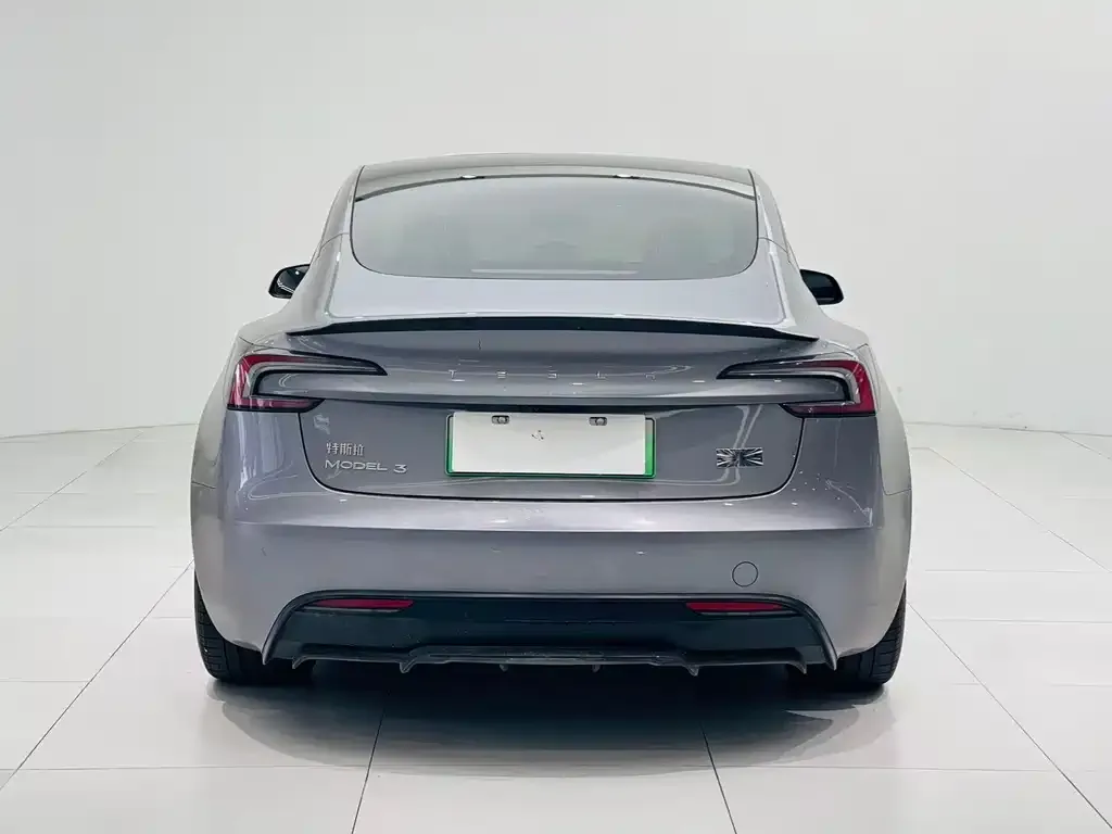 Tesla Model 3 — фото 4