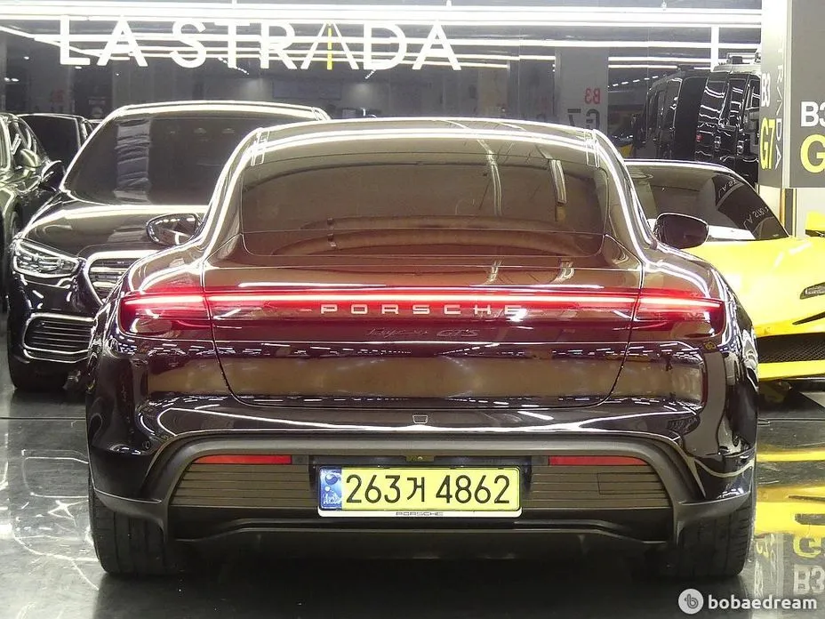 Porsche Taycan 2023 из KR, фото 10