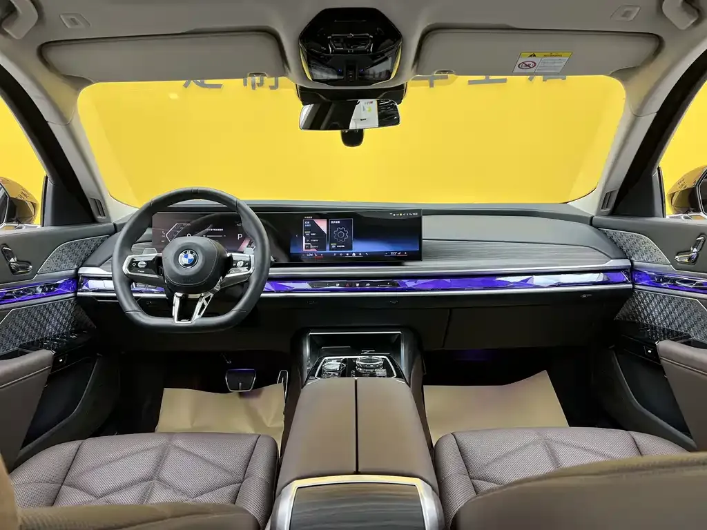 BMW 7 Series — фото 10