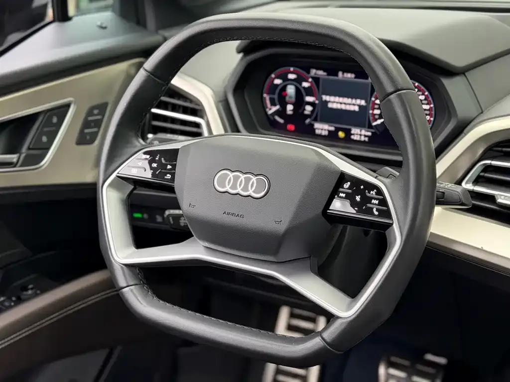 Audi Q5 e-tron — фото 9