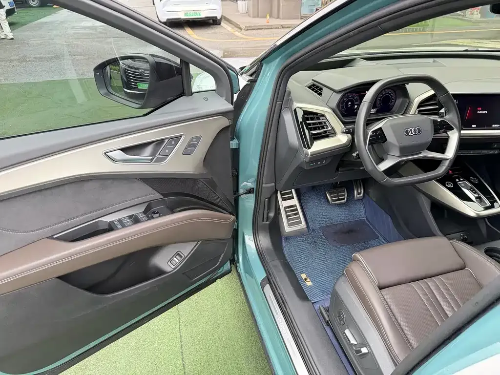 Audi Q5 e-tron — фото 10