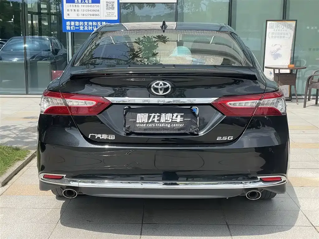 Toyota Camry — фото 2