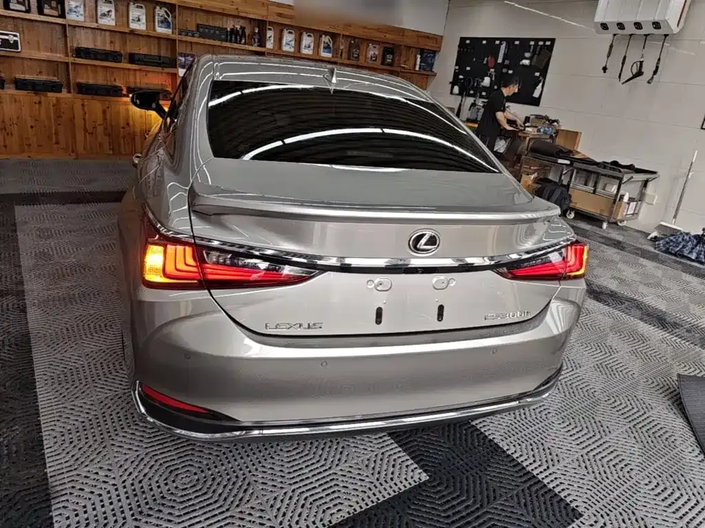 Lexus ES — фото 10
