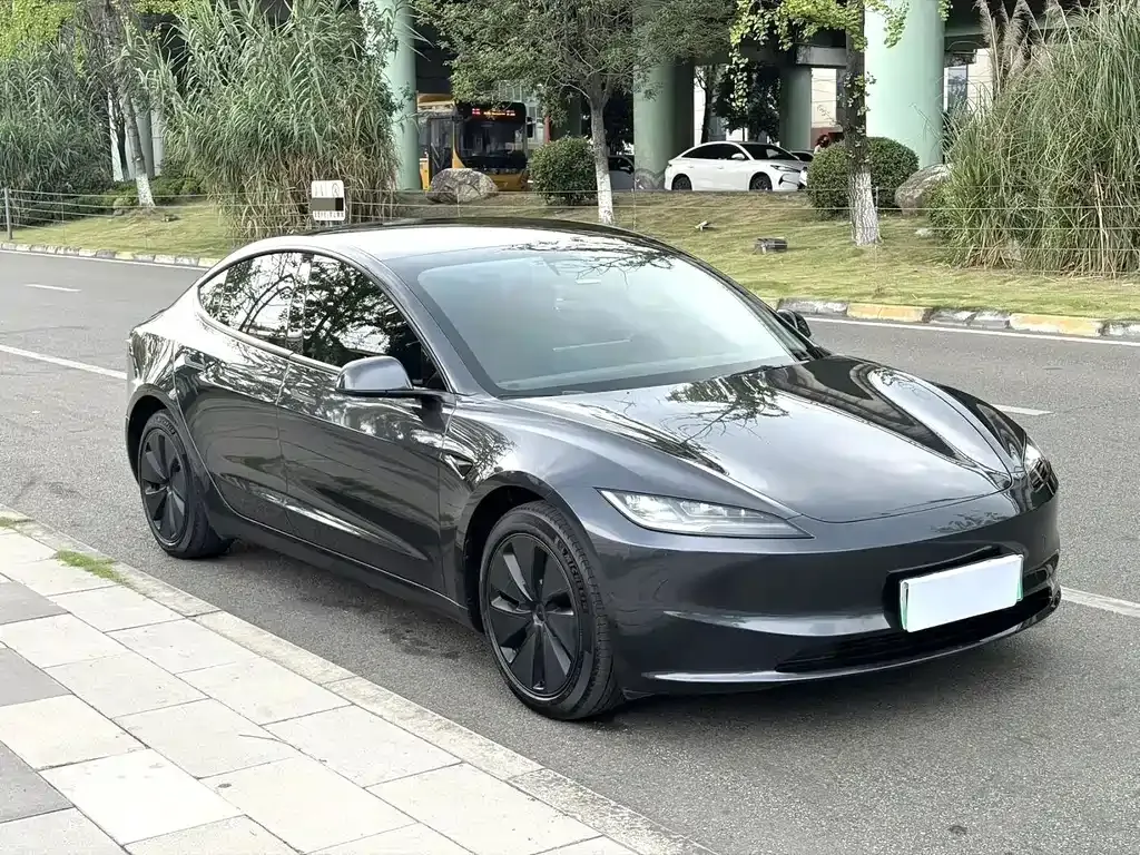 Tesla Model 3 — фото 8