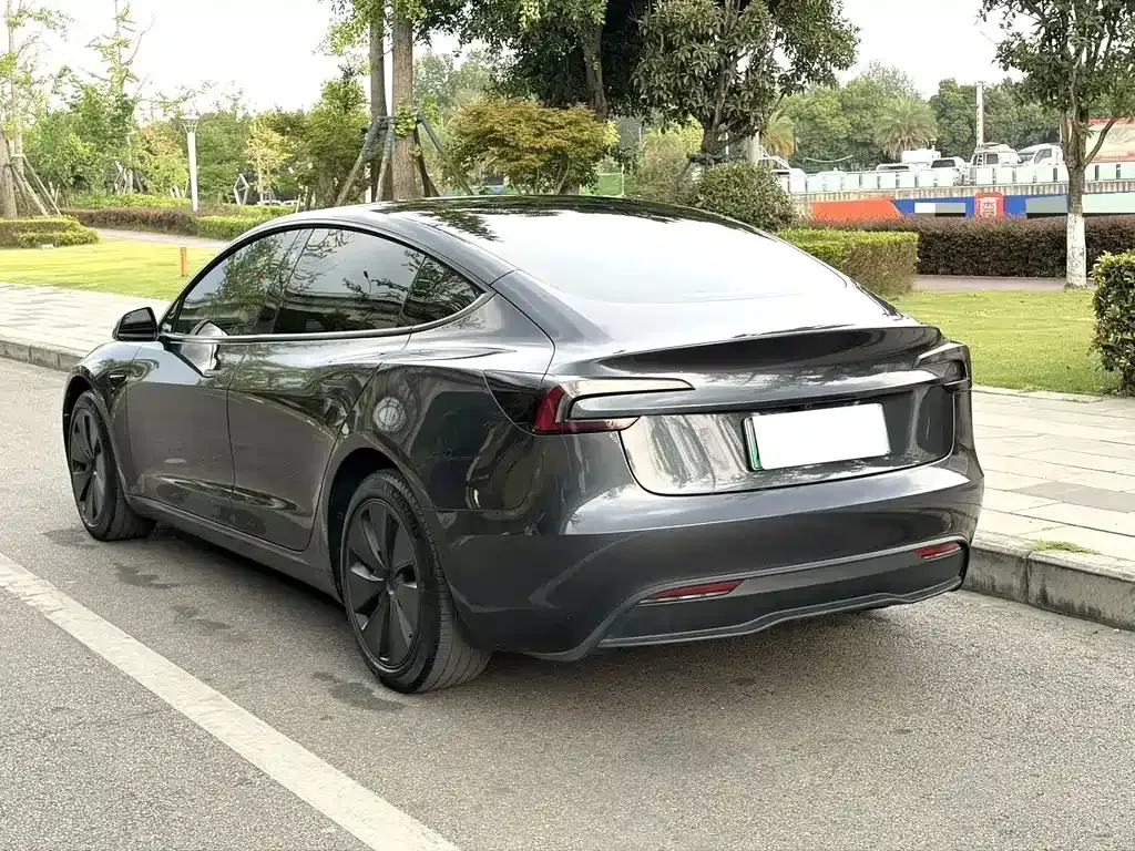 Tesla Model 3 — фото 7