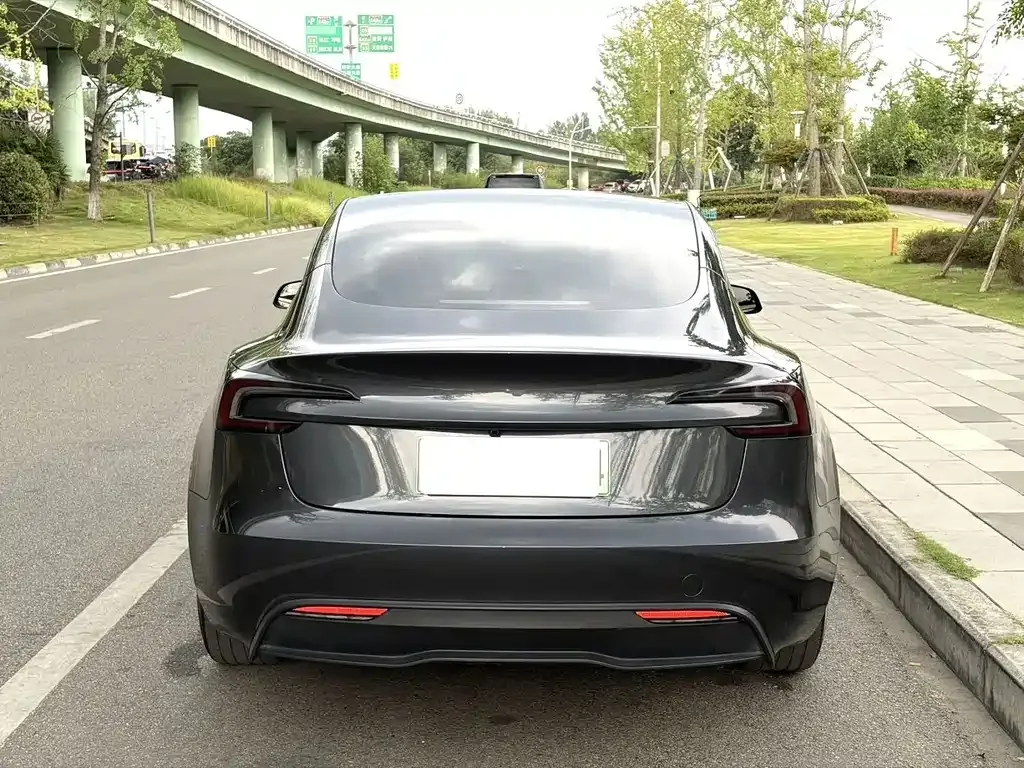 Tesla Model 3 — фото 6