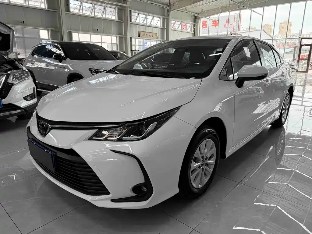Toyota Corolla — фото 1
