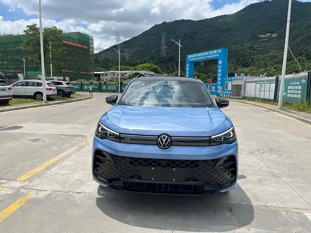 Volkswagen Tiguan L — фото 5