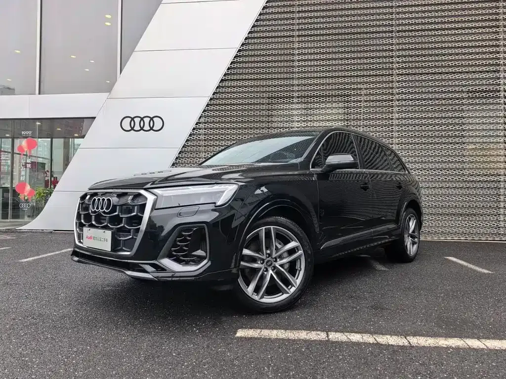 Audi Q7 — фото 1