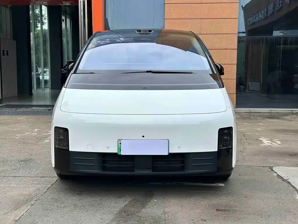 Li Auto MEGA — фото 9