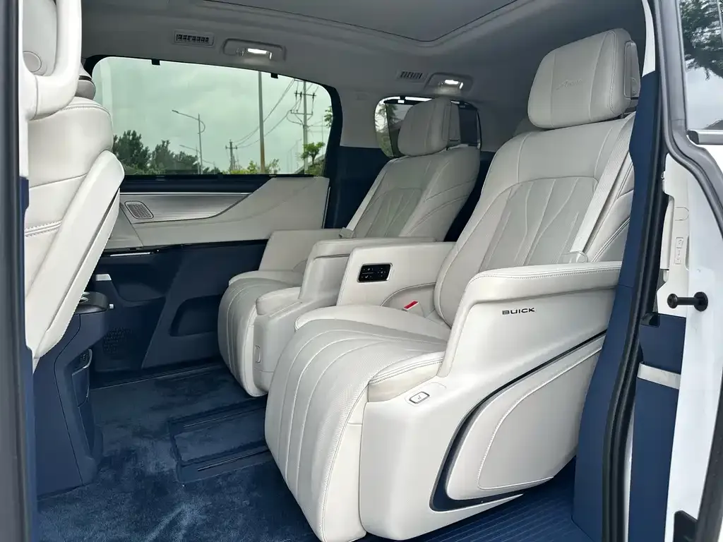 Buick GL8 Hybrid — фото 2