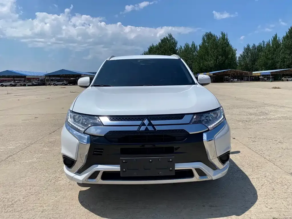 Mitsubishi Outlander — фото 3