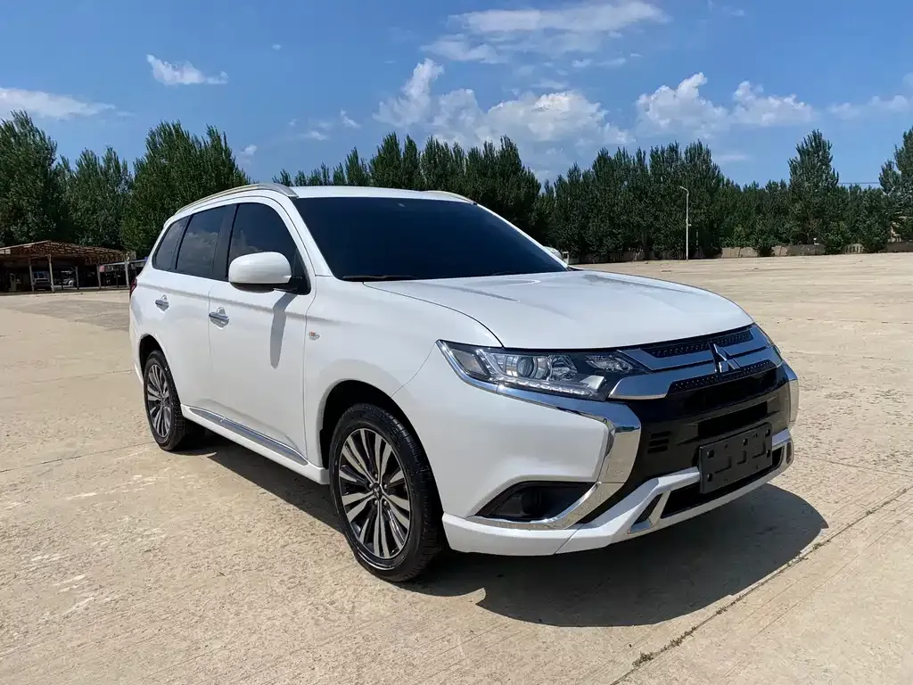 Mitsubishi Outlander — фото 4