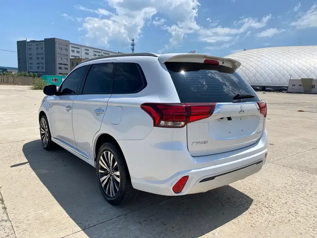 Mitsubishi Outlander — фото 6