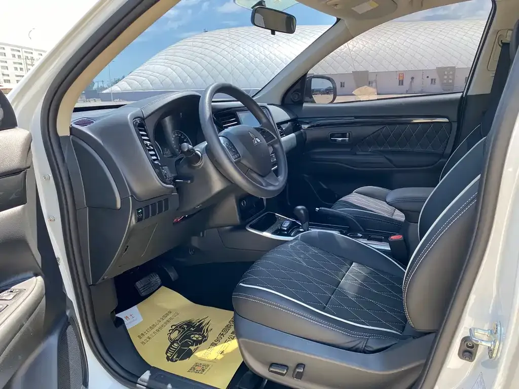 Mitsubishi Outlander — фото 10