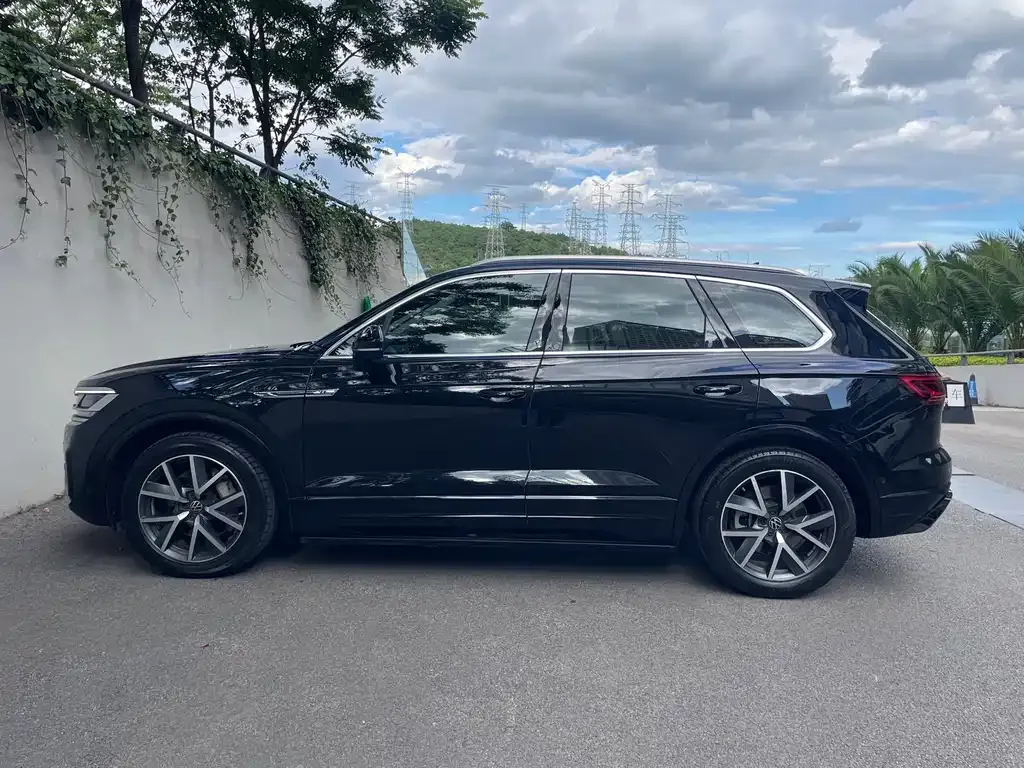 Volkswagen Touareg — фото 7