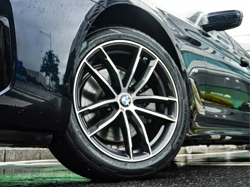 BMW 5 Series — фото 5