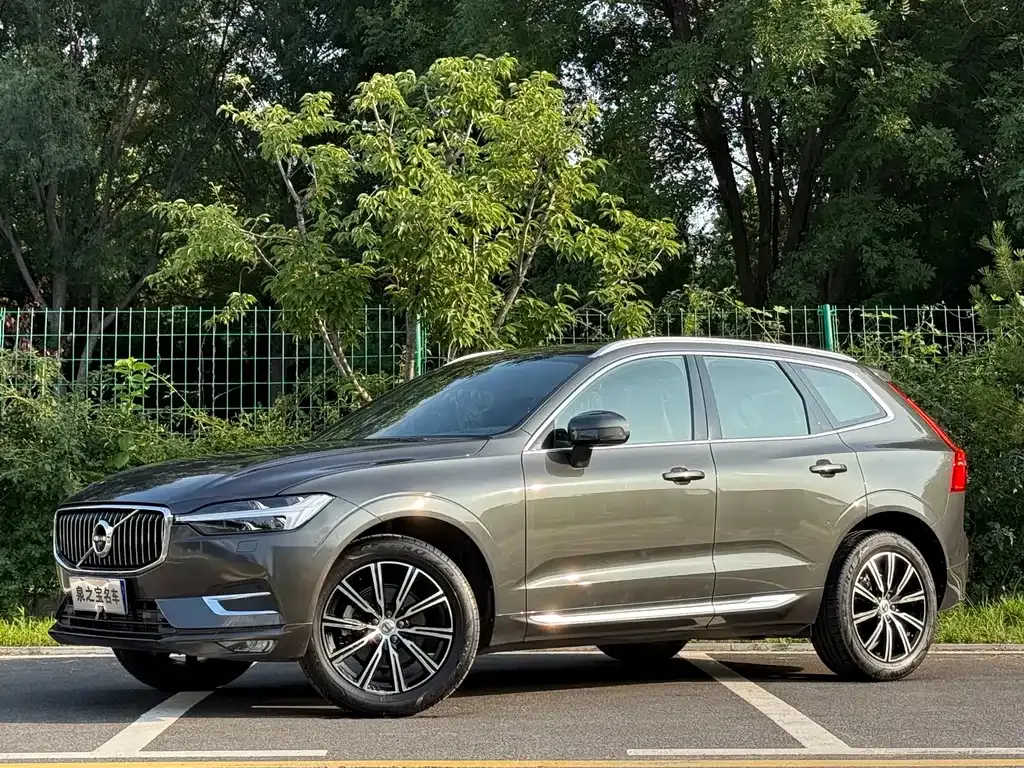 Volvo XC60 — фото 1