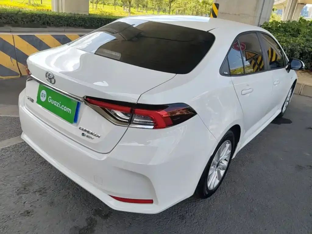 Toyota Corolla — фото 7