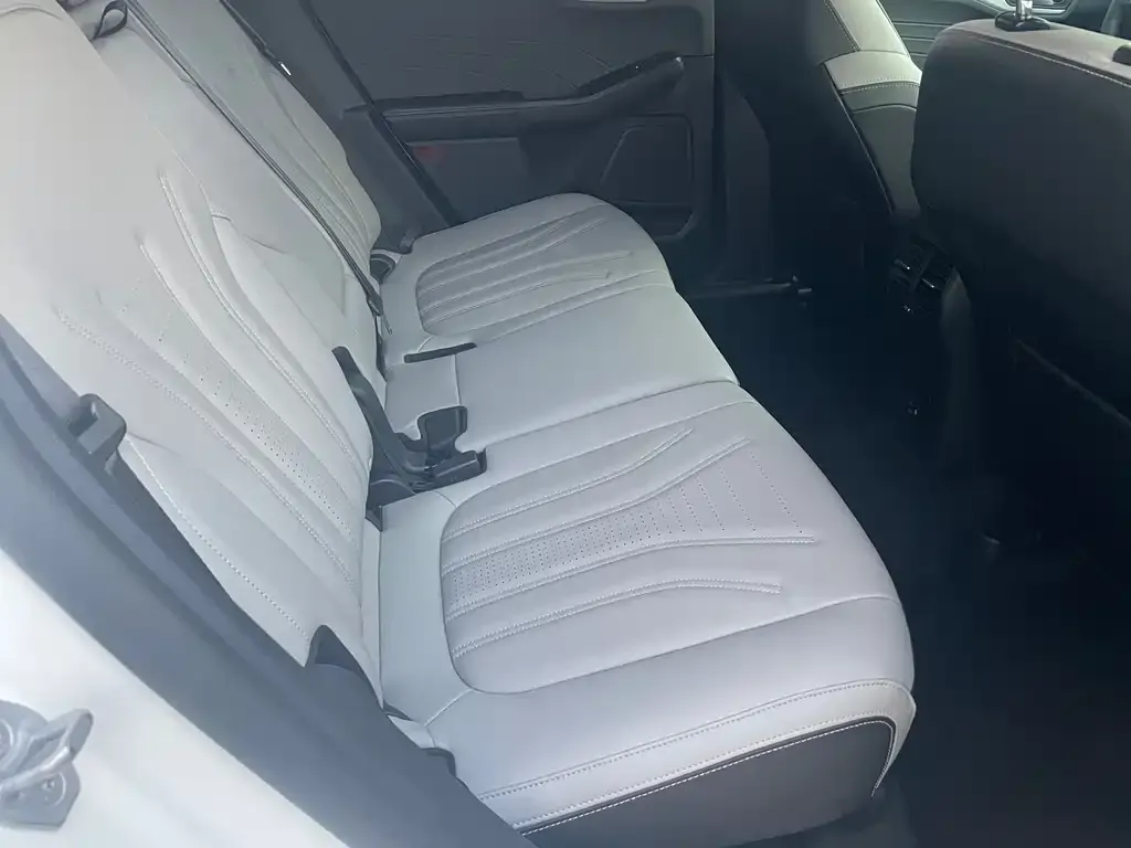Ford Escape 2024 из CN, фото 2