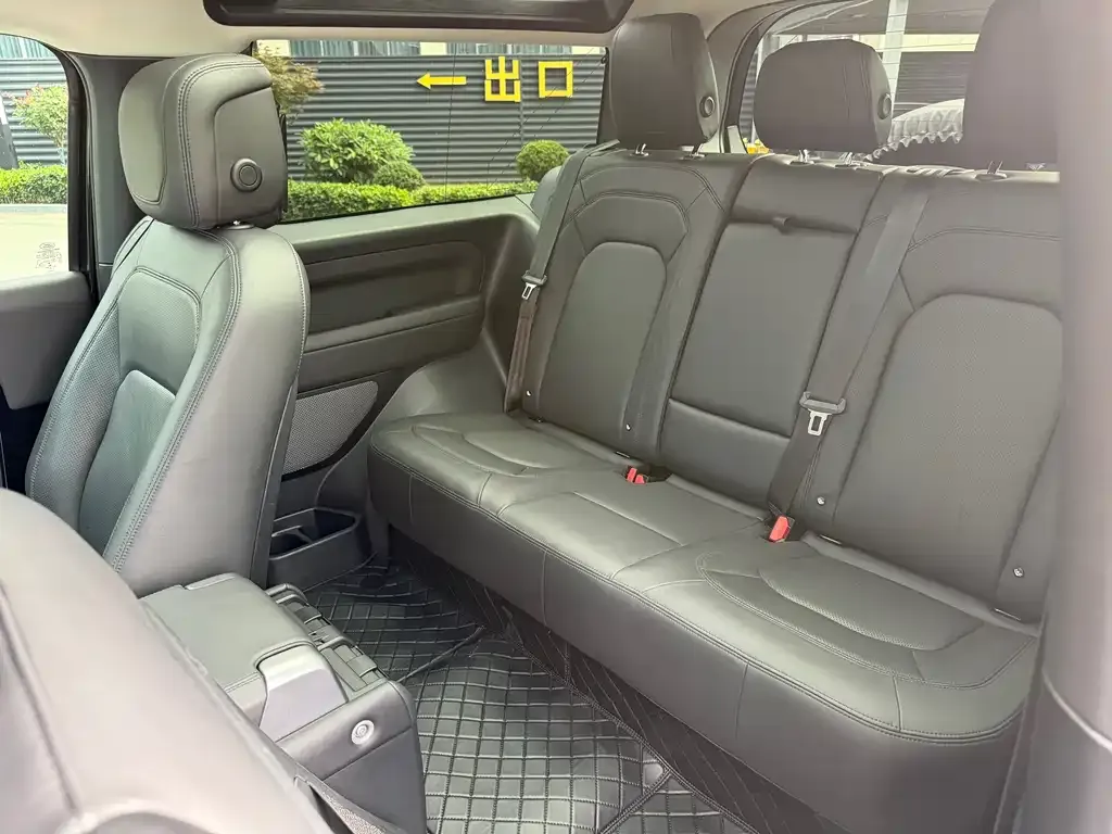 Land Rover Defender — фото 10