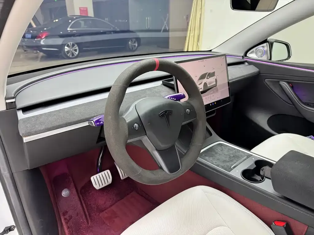 Tesla Model Y — фото 6