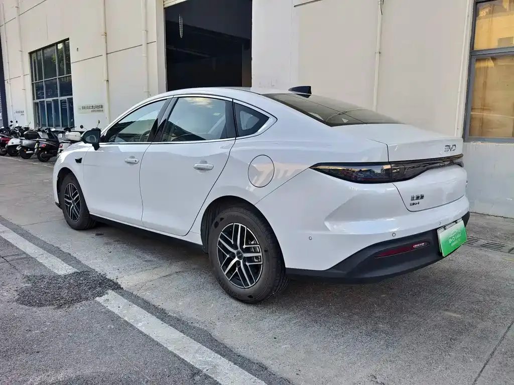 BYD Seal 05 DM-i — фото 9