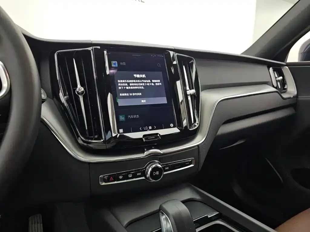Volvo XC60 — фото 6