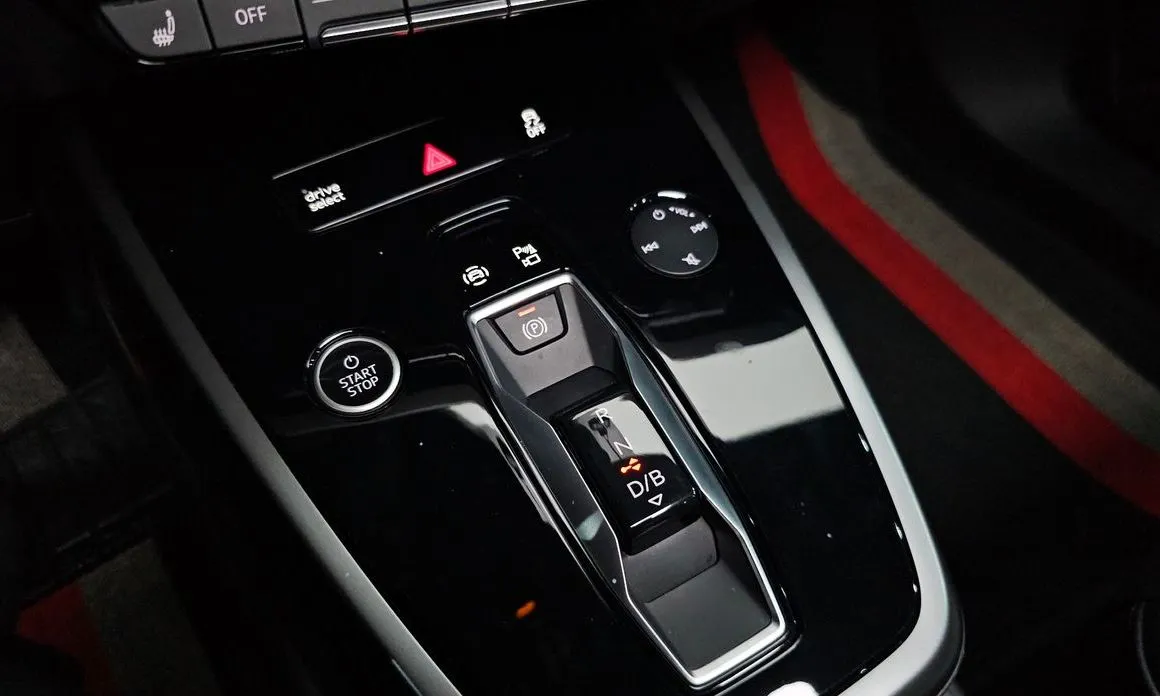 Audi Q4 e-tron 2025 из KR, фото 3