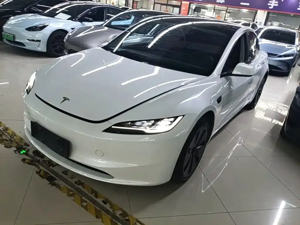 Tesla Model 3 — фото 1
