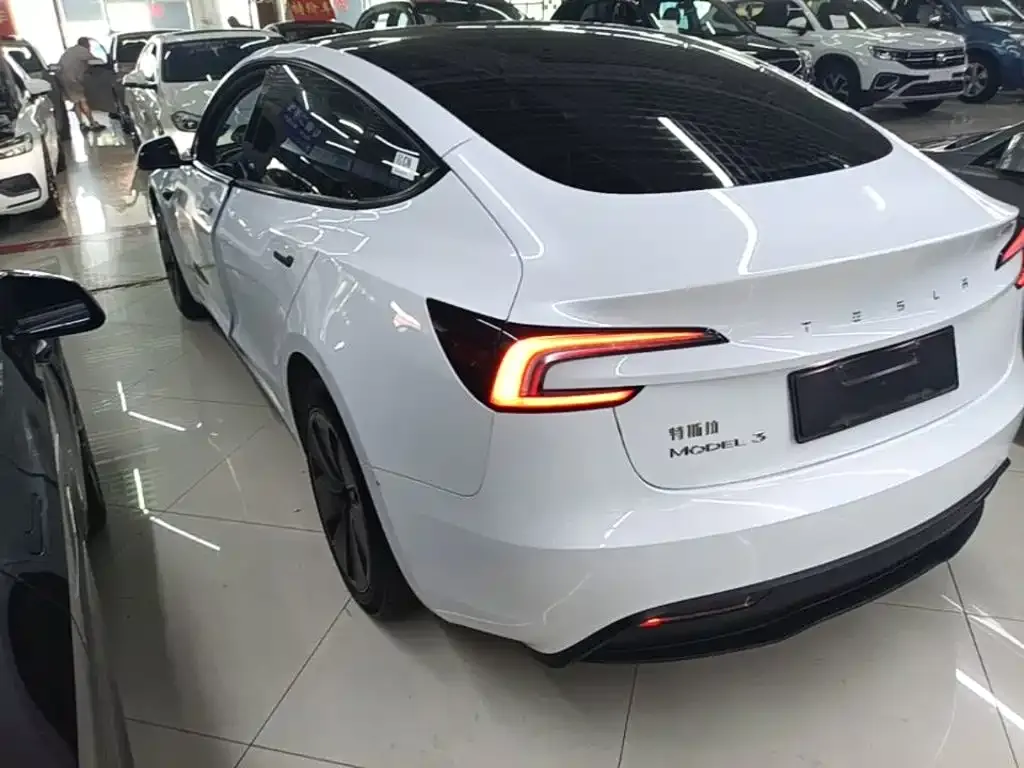 Tesla Model 3 — фото 9