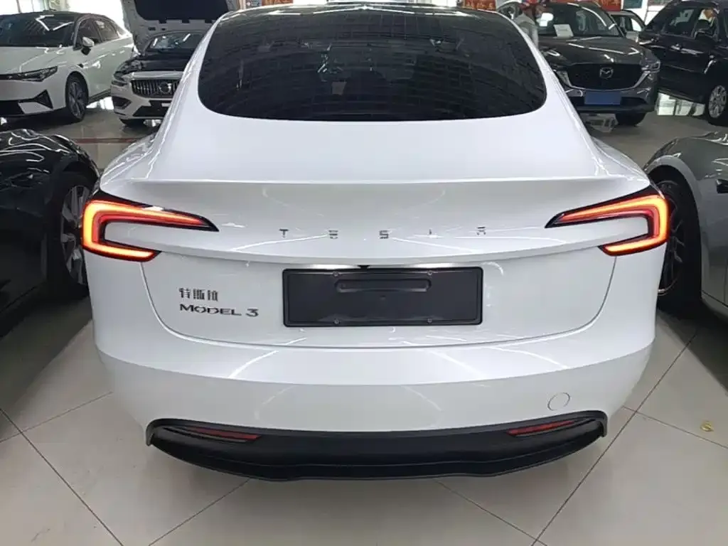 Tesla Model 3 — фото 5