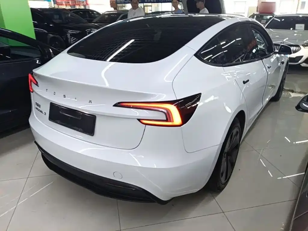 Tesla Model 3 — фото 3