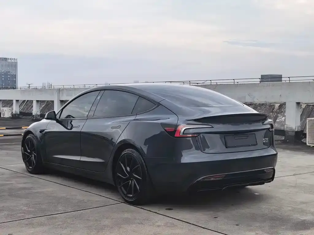 Tesla Model 3 — фото 2