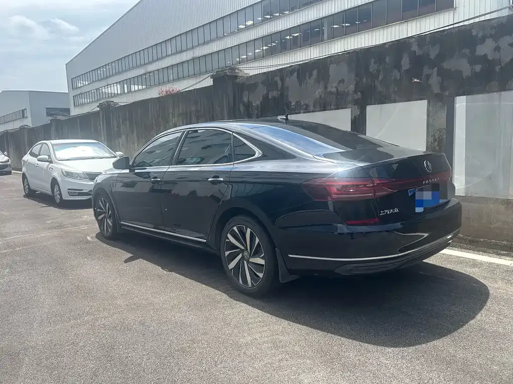 Volkswagen Passat — фото 10
