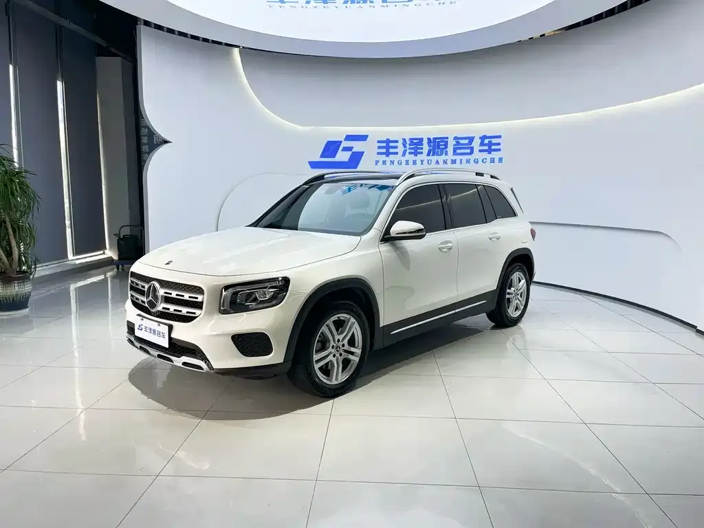 Mercedes-Benz GLB — фото 1