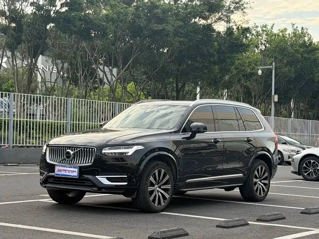 Volvo XC90 — фото 1