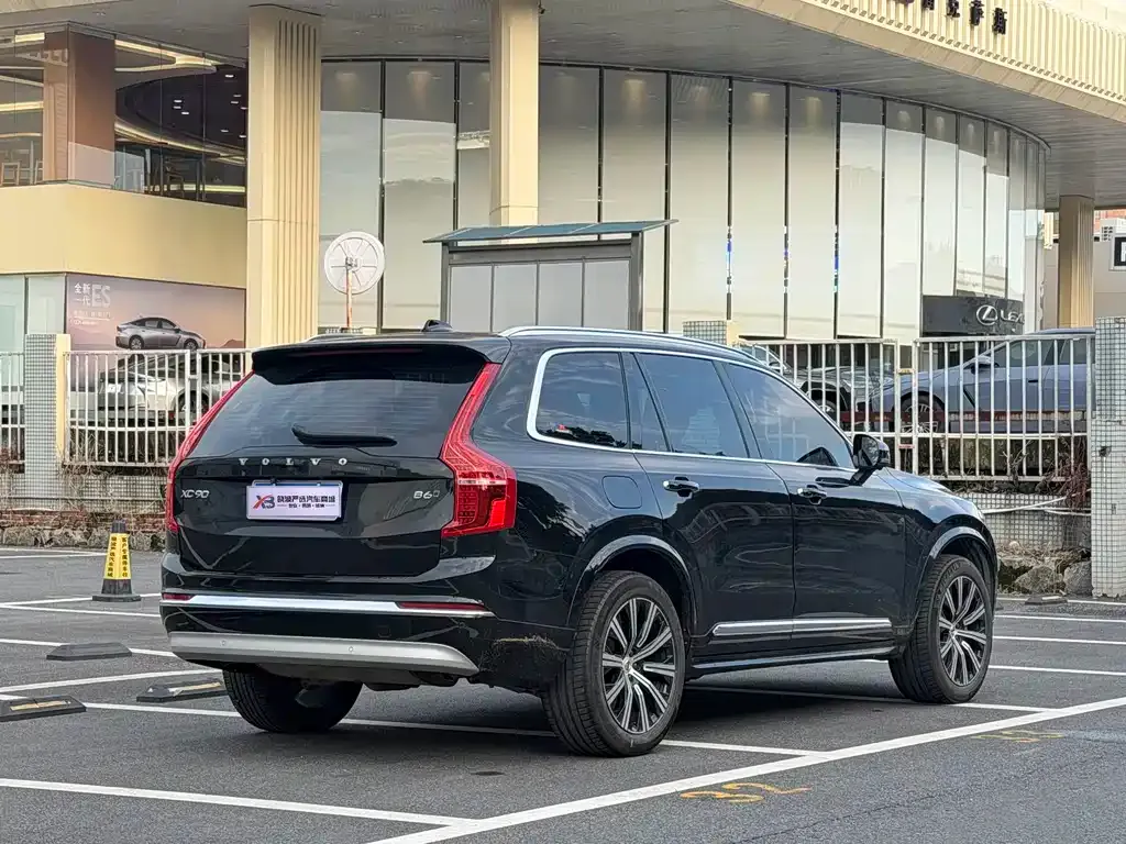 Volvo XC90 — фото 7