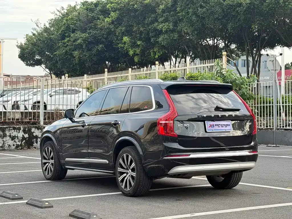 Volvo XC90 — фото 10